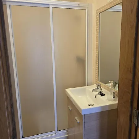 Moradia V4 A 1 Km Da Villa *